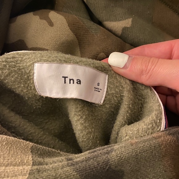 Selling this sweater because i’ve grown out of the colour!! Great condition! - Picture 1 of 3